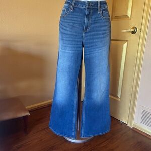 Hollister curvy mid rise jeans NWT